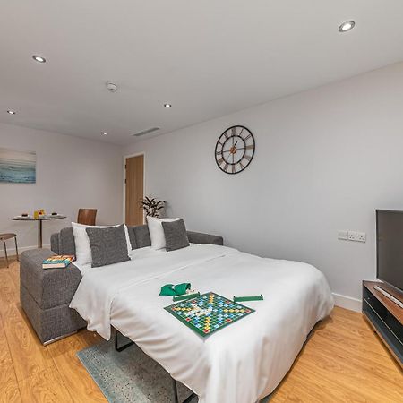 Hq Aparthotel Farnborough Farnborough  Esterno foto