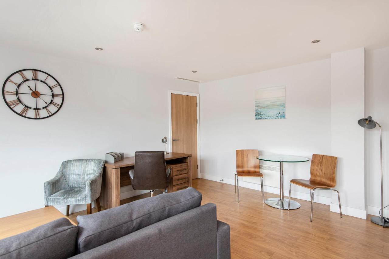Hq Aparthotel Farnborough Farnborough  Esterno foto