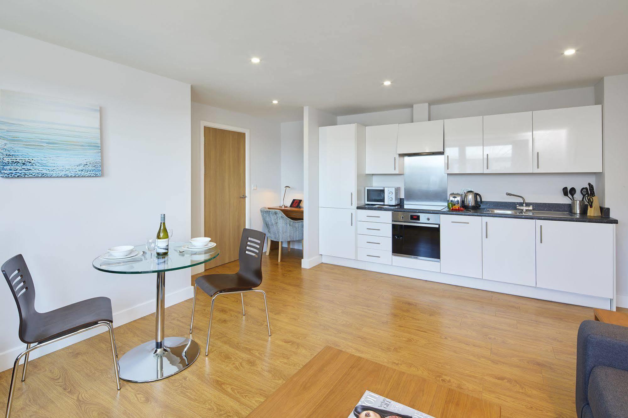 Hq Aparthotel Farnborough Farnborough  Esterno foto